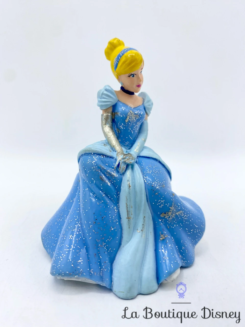 Figurine Cendrillon Assise Bullyland Disney Princesse Bleu Paillettes 9 Cm 4 Figurine Cendrillon Assise Bullyland Disney Princesse Bleu Paillettes 9 Cm – Image 2