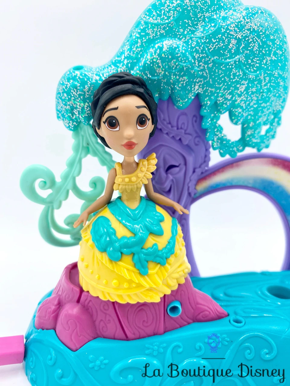 Figurine Magical Movers Little Kingdom Balade Sur La Rivière Pocahontas Disney Princess Hasbro Polly Clip 4 Figurine Magical Movers Little Kingdom Balade Sur La Rivière Pocahontas Disney Princess Hasbro Polly Clip – Image 2
