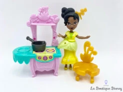 Figurine Little Kingdom Instants Magiques Le Café Cajun De Tiana La Princesse Et La Grenouille Disney Princess Hasbro Polly Clip 5 Figurine Little Kingdom Instants Magiques Le Café Cajun De Tiana La Princesse Et La Grenouille Disney Princess Hasbro Polly Clip -Meilleur Jouets Magasin figurine little kingdom tiana cafe cajun la princesse et la grenouille disney hasbro mini poupee polly clip 1