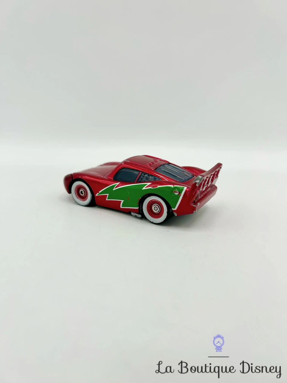 Figurine Voiture Holiday Hotshot Lightning McQueen Flash McQueen Cars Mater Saves Christmas Disney Pixar Mattel 7 Figurine Voiture Holiday Hotshot Lightning McQueen Flash McQueen Cars Mater Saves Christmas Disney Pixar Mattel – Image 5