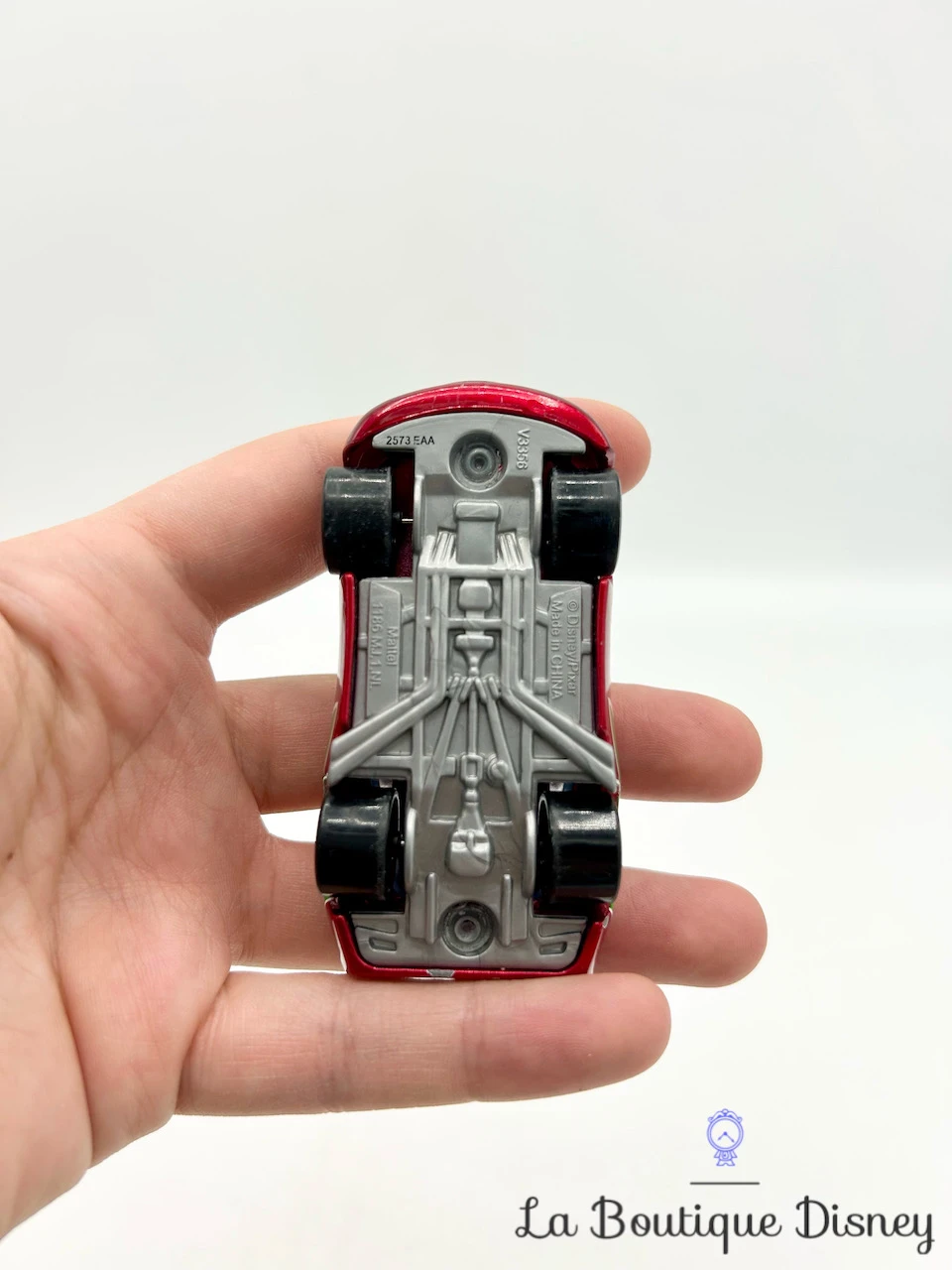 Figurine Voiture Holiday Hotshot Lightning McQueen Flash McQueen Cars Mater Saves Christmas Disney Pixar Mattel 8 Figurine Voiture Holiday Hotshot Lightning McQueen Flash McQueen Cars Mater Saves Christmas Disney Pixar Mattel – Image 6