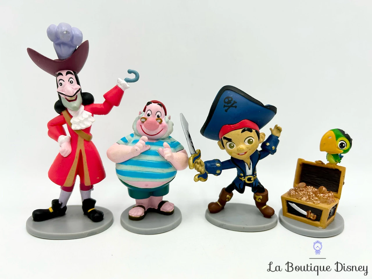 Figurines Playset Jake Et Les Pirates Du Pays Imaginaire Disneyland Paris 2016 Disney Crochet Mouche Skully 4 Figurines Playset Jake Et Les Pirates Du Pays Imaginaire Disneyland Paris 2016 Disney Crochet Mouche Skully – Image 2