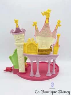 Figurine Little Kingdom Belle Et La Salle De Bal Enchanté Magical Movers Disney Princess Hasbro Polly 9 Figurine Little Kingdom Belle Et La Salle De Bal Enchanté Magical Movers Disney Princess Hasbro Polly -Meilleur Jouets Magasin jouet chateau little kingdom le bal enchante belle hasbro disney la belle et la bete polly clip 4