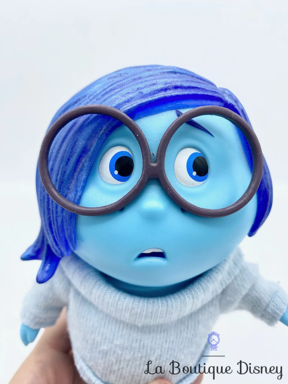 Jouet Figurine Tristesse Vice Versa Disney TOMY Plastique Bleu 17 Cm 4 Jouet Figurine Tristesse Vice Versa Disney TOMY Plastique Bleu 17 Cm – Image 2