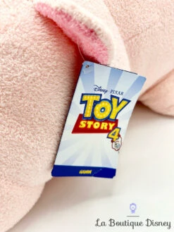 Peluche Bayonne XXL Toy Story 4 Disney Store 2019 Cochon Tirelire Rose GRAND FORMAT 60 Cm 13 Peluche Bayonne XXL Toy Story 4 Disney Store 2019 Cochon Tirelire Rose GRAND FORMAT 60 Cm -Meilleur Jouets Magasin peluche bayonne xxl cochon rose toy story disney store grand format grande taille 1