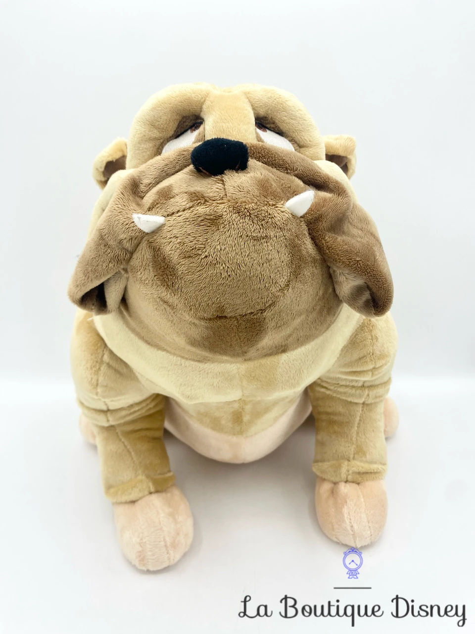 Peluche Bull La Belle Et Le Clochard Disney Store Chien De Fourrière Beige Bouledogue 32 Cm 3 Peluche Bull La Belle Et Le Clochard Disney Store Chien De Fourrière Beige Bouledogue 32 Cm – Image 2