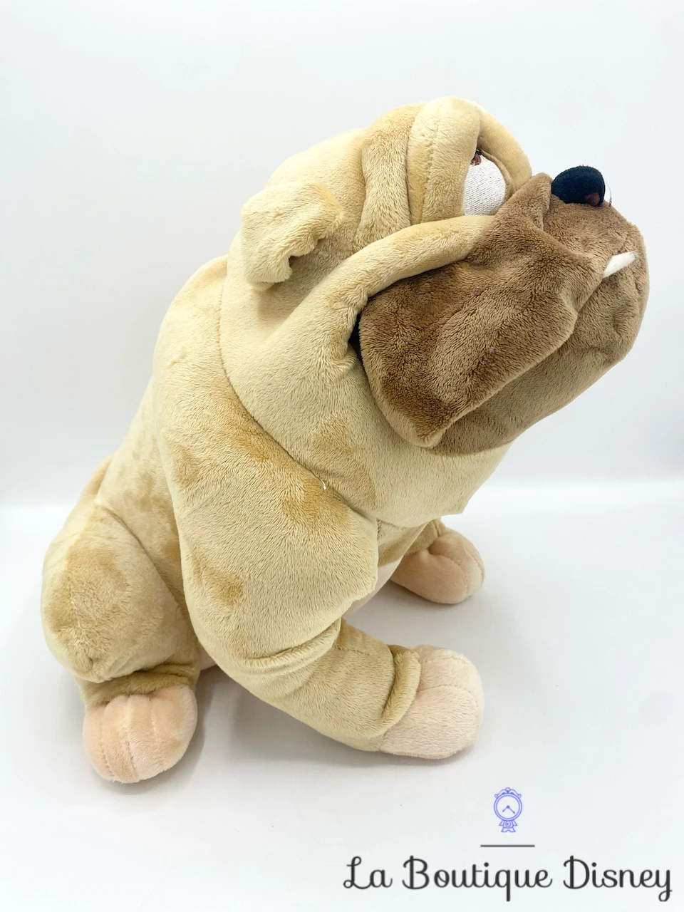 Peluche Bull La Belle Et Le Clochard Disney Store Chien De Fourrière Beige Bouledogue 32 Cm 5 Peluche Bull La Belle Et Le Clochard Disney Store Chien De Fourrière Beige Bouledogue 32 Cm – Image 4