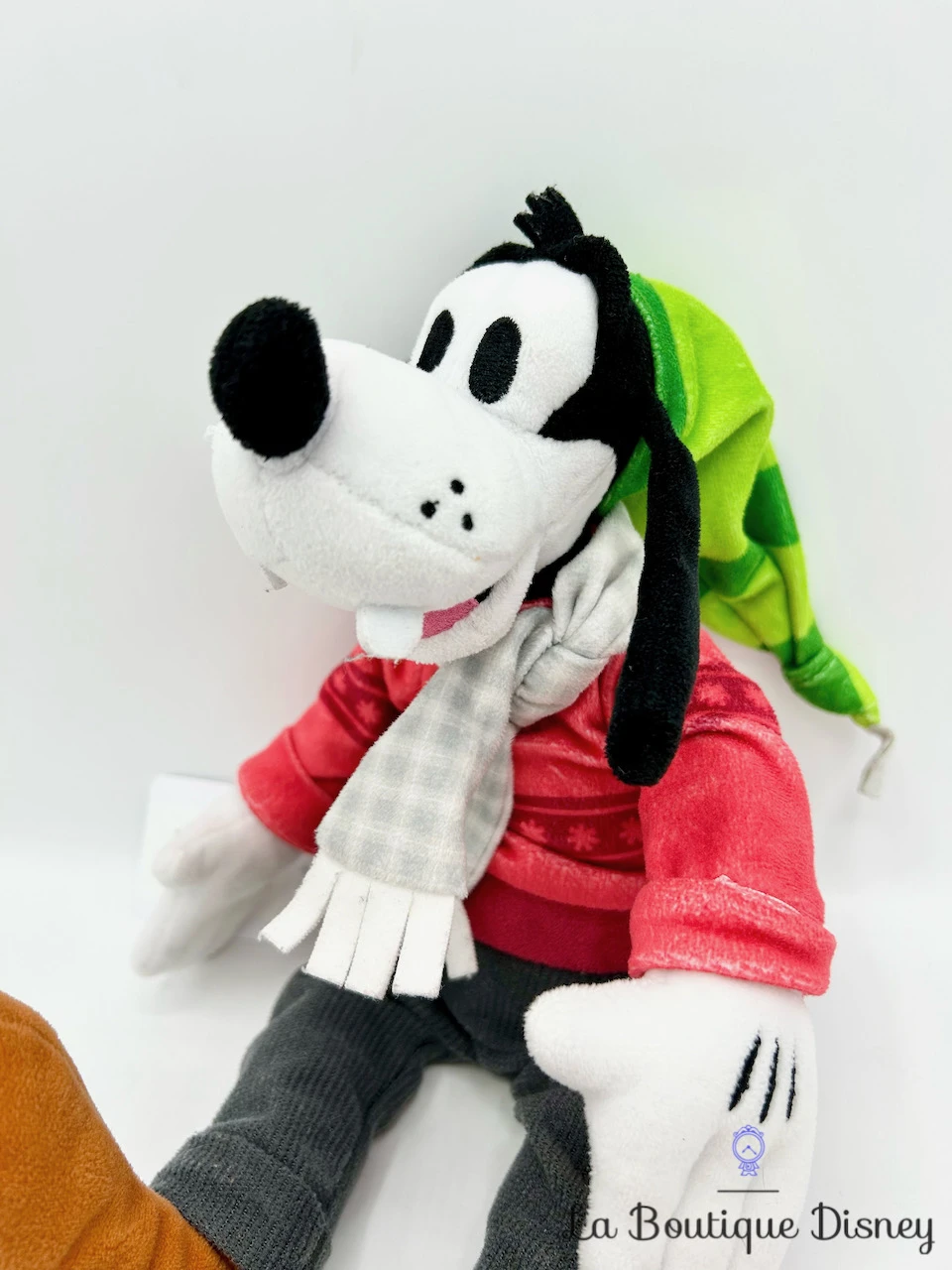Peluche Dingo Noël Disney Parks 2018 Bonnet Vert Hiver 34 Cm 4 Peluche Dingo Noël Disney Parks 2018 Bonnet Vert Hiver 34 Cm – Image 2