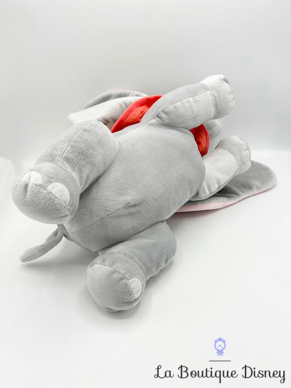 Peluche Dumbo Couché Disney Parks Disneyland éléphant Gris Plume 44 Cm 7 Peluche Dumbo Couché Disney Parks Disneyland éléphant Gris Plume 44 Cm – Image 5