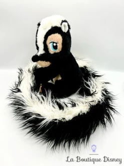 Peluche Fleur Long Tail Bambi Disney Parks Disneyland Mouffette Noire Longue Queue -Meilleur Jouets Magasin peluche fleur long tail disneyland disney bambi moufette noir blanc long queue 3