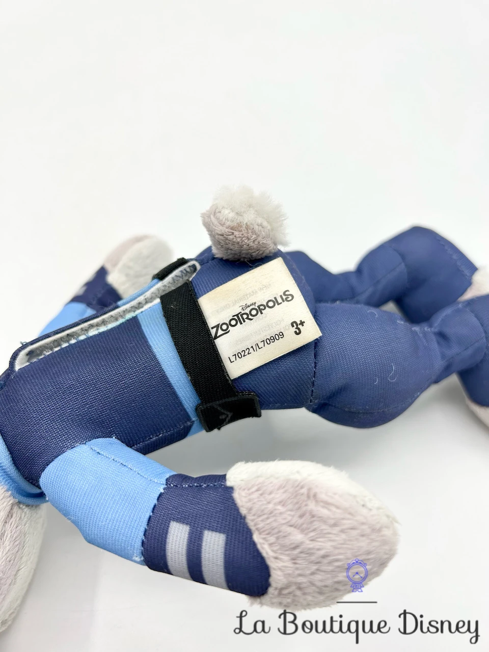 Peluche Interactive Officier Judy Hopps Zootopie Disney TOMY Lapin Gris Police 35 Cm 7 Peluche Interactive Officier Judy Hopps Zootopie Disney TOMY Lapin Gris Police 35 Cm – Image 5