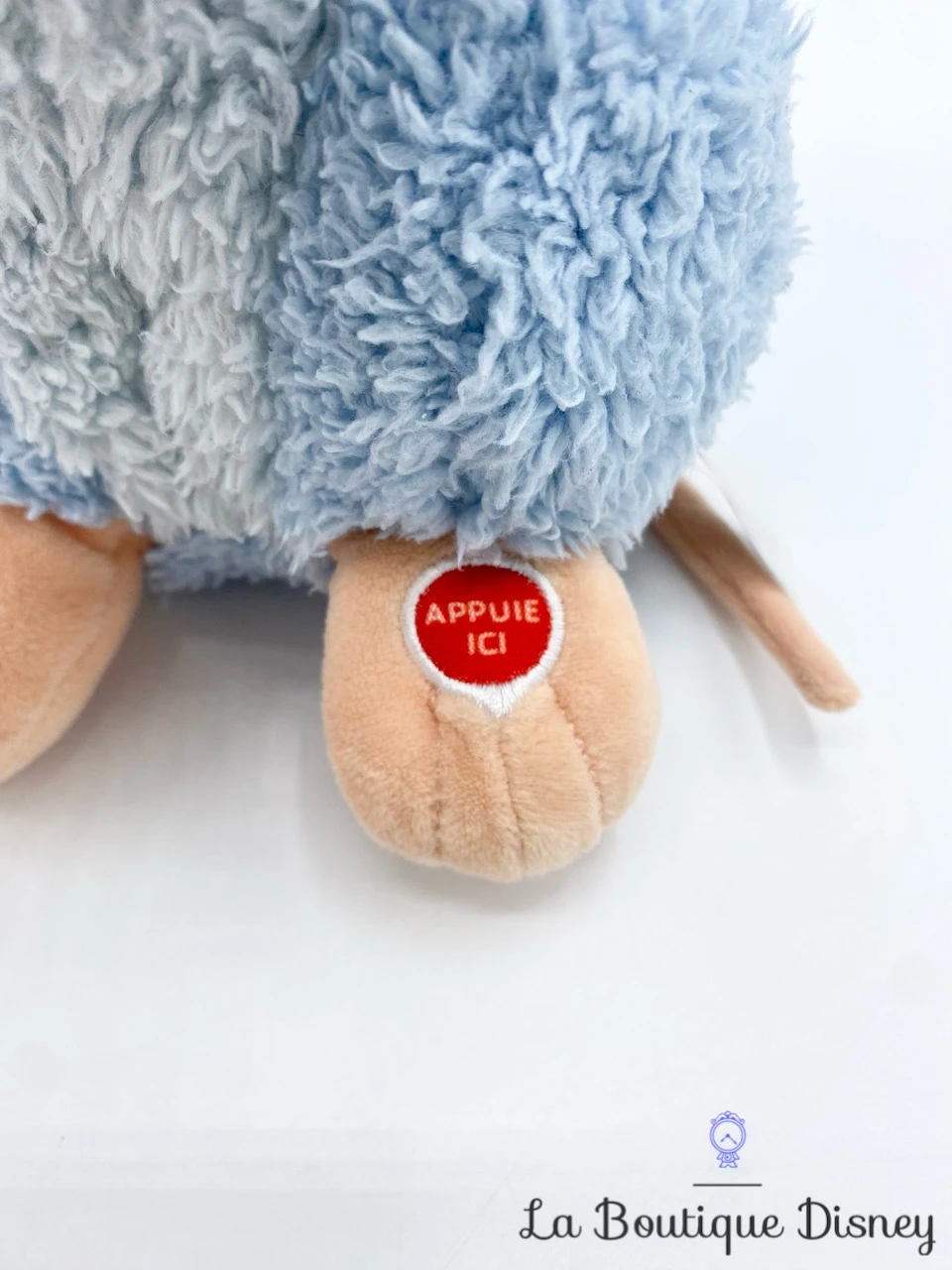 Peluche Interactive Rémy Ratatouille Disneyland Paris Disney Rat Souris Bleu Toque Parle 35 Cm 7 Peluche Interactive Rémy Ratatouille Disneyland Paris Disney Rat Souris Bleu Toque Parle 35 Cm – Image 5