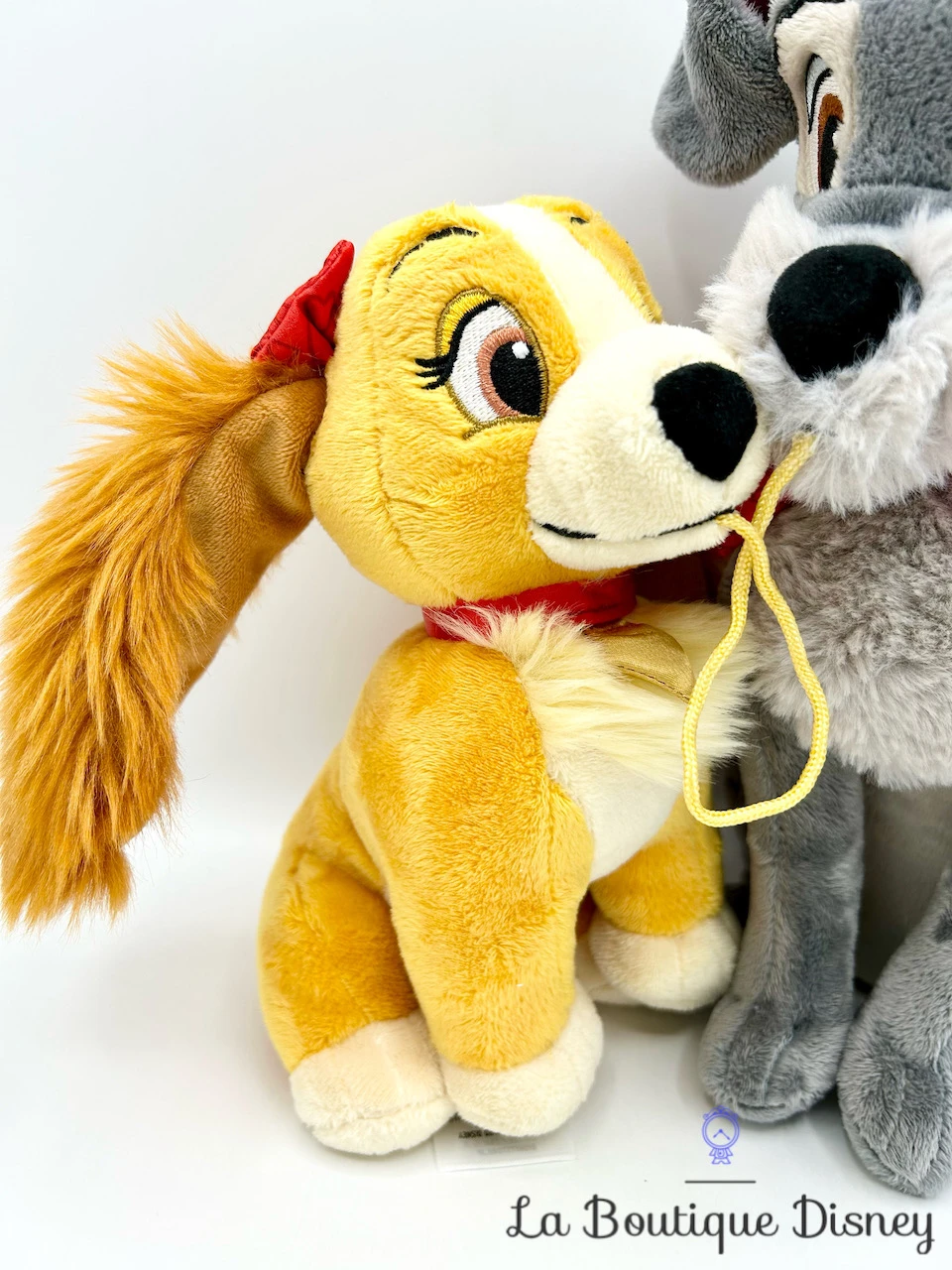 Peluche La Belle Et Le Clochard Noël Bisous Disney Store 2019 Chiens Nez Aimanté 4 Peluche La Belle Et Le Clochard Noël Bisous Disney Store 2019 Chiens Nez Aimanté – Image 2