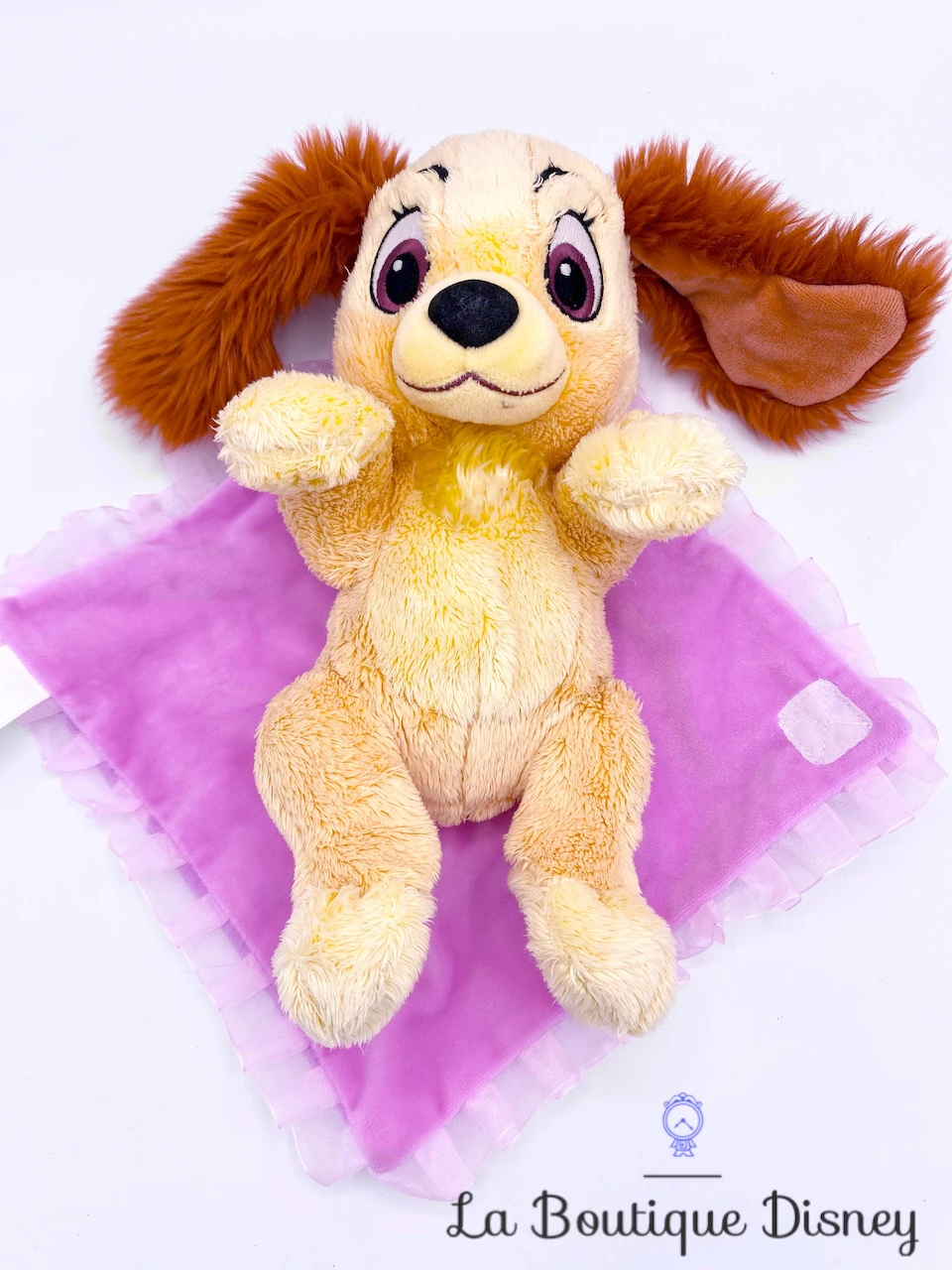 Peluche Lady La Belle Et Le Clochard Disney Babies Disneyland Paris 2019 Couffin Couverture Rose Coeur 5 Peluche Lady La Belle Et Le Clochard Disney Babies Disneyland Paris 2019 Couffin Couverture Rose Coeur – Image 3