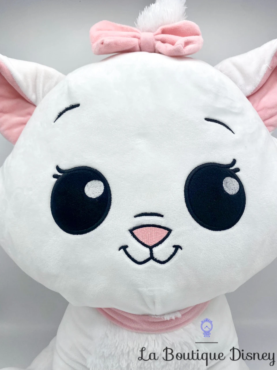 Peluche Marie XXL Les Aristochats Disney Simba Toys Grand Chat Blanc 56 Cm 4 Peluche Marie XXL Les Aristochats Disney Simba Toys Grand Chat Blanc 56 Cm – Image 2