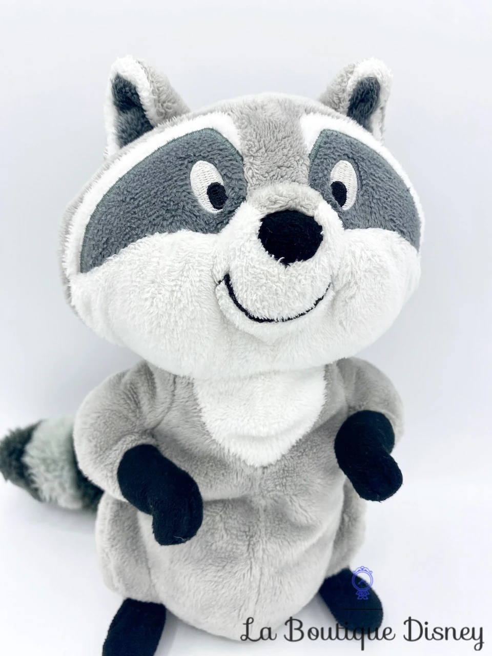 Peluche Meeko Pocahontas Disney Store Raton Laveur Gris 26 Cm 4 Peluche Meeko Pocahontas Disney Store Raton Laveur Gris 26 Cm – Image 2