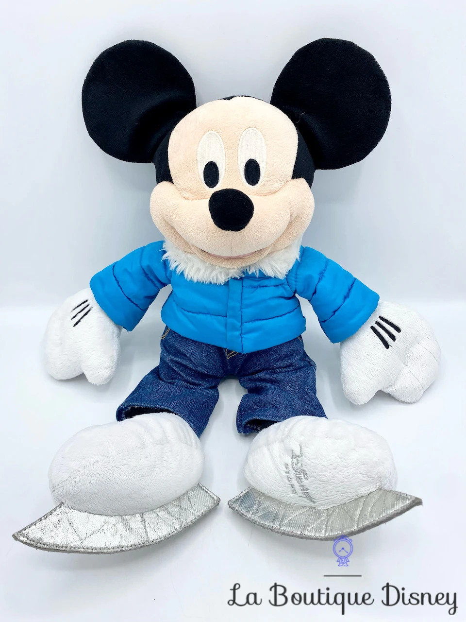 Peluche Mickey Mouse Noël Disney Store 2011 Patins Manteau Bleu 45 Cm 3 Peluche Mickey Mouse Noël Disney Store 2011 Patins Manteau Bleu 45 Cm