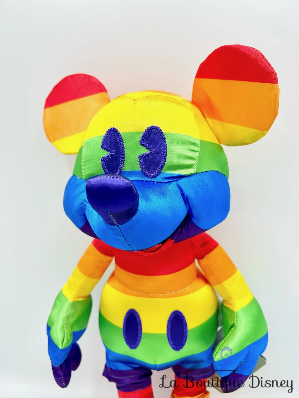 Peluche Mickey Mouse Rainbow Disney Store 2020 Arc En Ciel 41 Cm 4 Peluche Mickey Mouse Rainbow Disney Store 2020 Arc En Ciel 41 Cm – Image 2