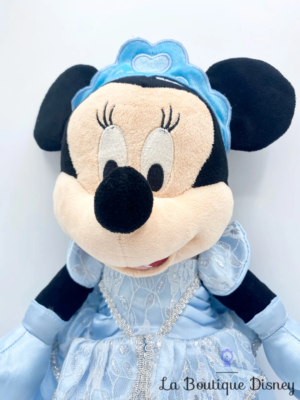 Peluche Minnie Cendrillon Disneyland Paris Disney Princesse Robe Bleu 40 Cm 4 Peluche Minnie Cendrillon Disneyland Paris Disney Princesse Robe Bleu 40 Cm – Image 2