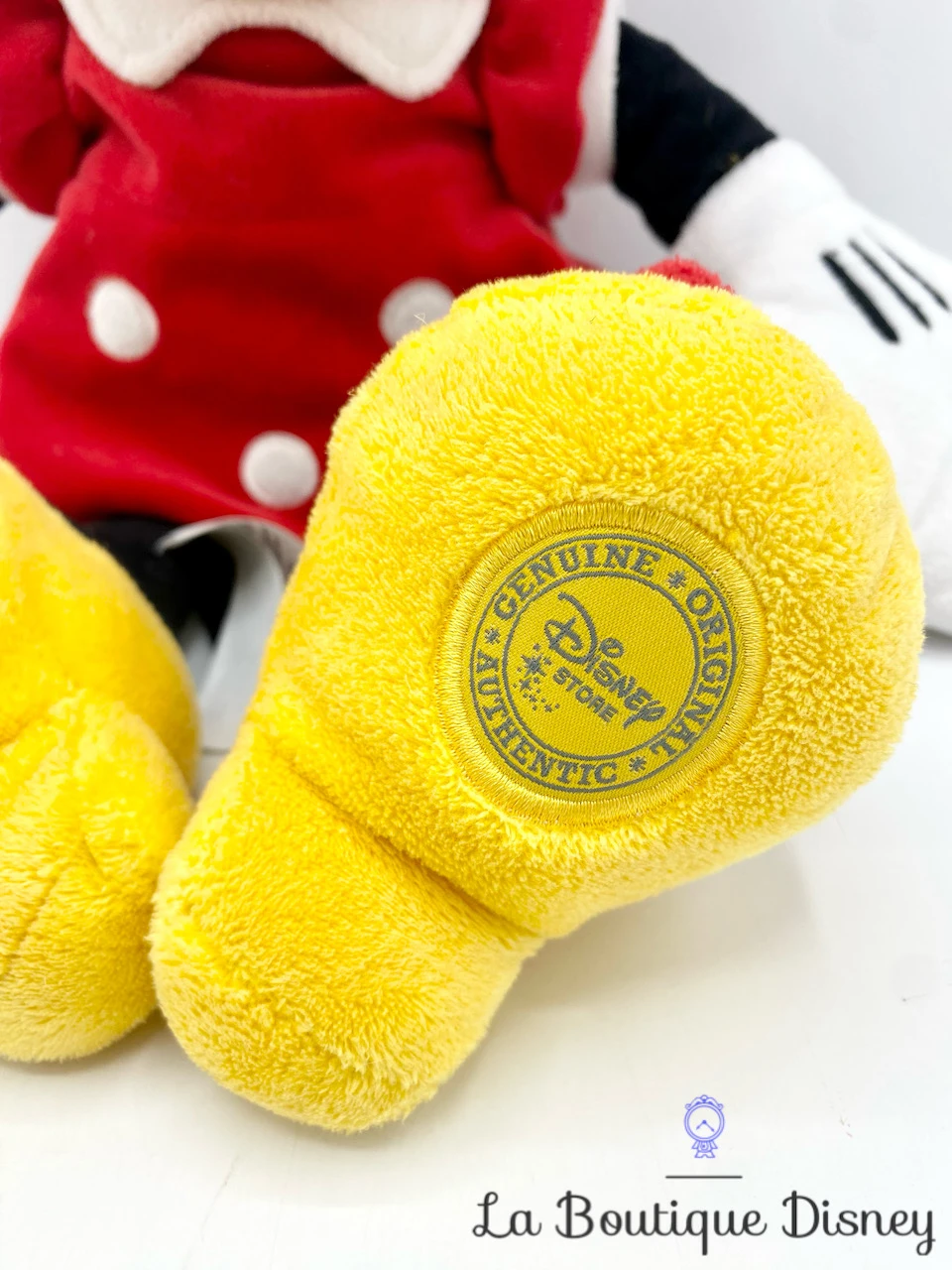 Peluche Minnie Mouse Classique Disney Store Robe Rouge Pois 52 Cm 6 Peluche Minnie Mouse Classique Disney Store Robe Rouge Pois 52 Cm – Image 4