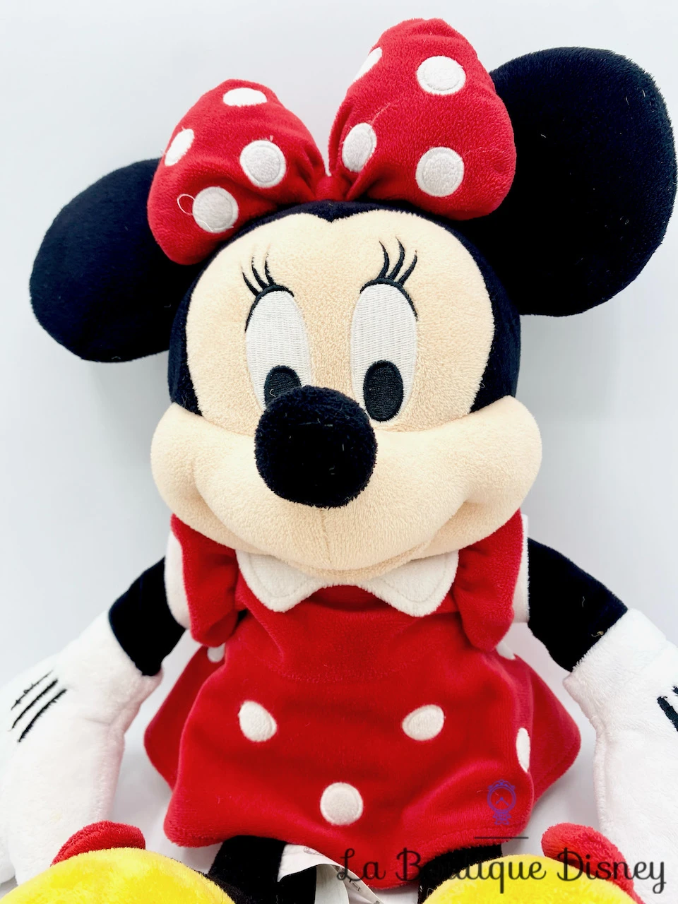 Peluche Minnie Mouse Classique Disney Store Robe Rouge Pois 52 Cm 5 Peluche Minnie Mouse Classique Disney Store Robe Rouge Pois 52 Cm – Image 3