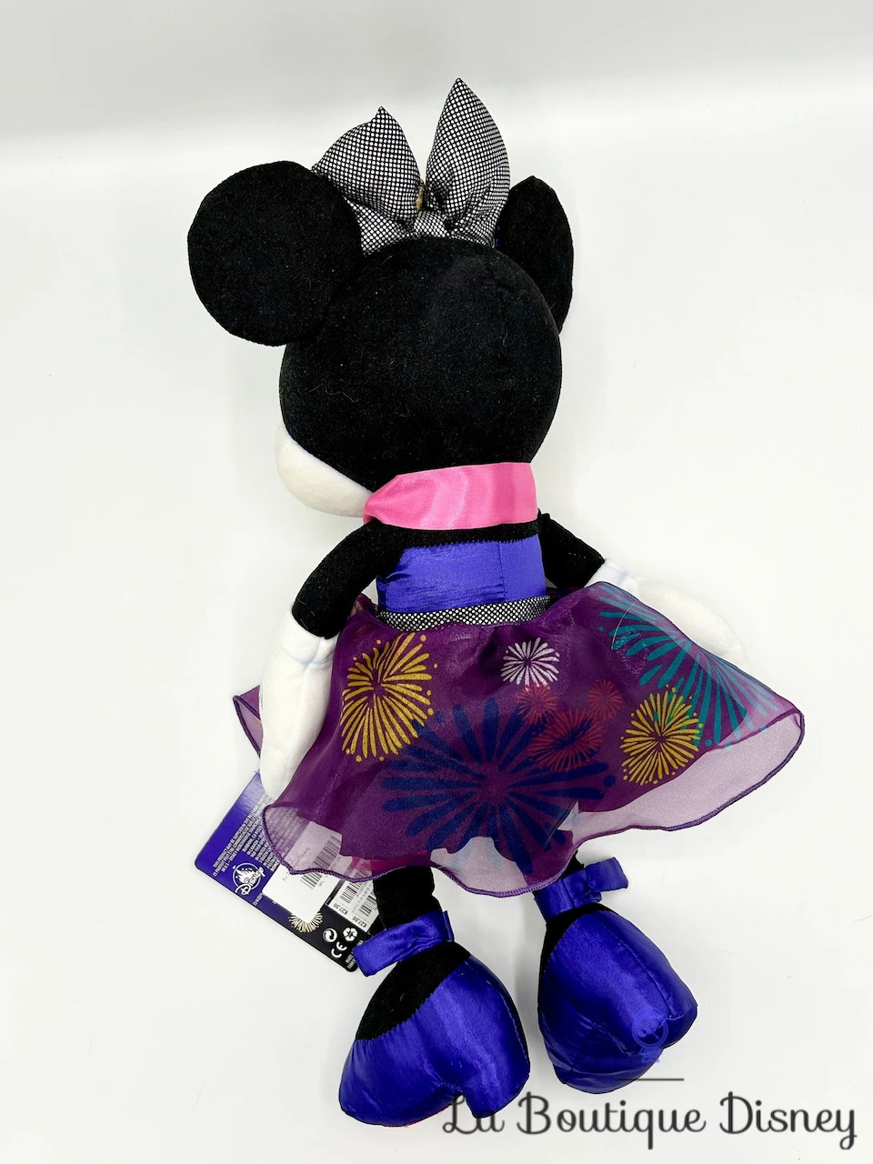 Peluche Minnie Mouse The Main Attraction 12 Sur 12 Castle Château Feu D'artifice Disney Store 2020 Édition Limitée 43 Cm 7 Peluche Minnie Mouse The Main Attraction 12 Sur 12 Castle Château Feu D'artifice Disney Store 2020 Édition Limitée 43 Cm – Image 5