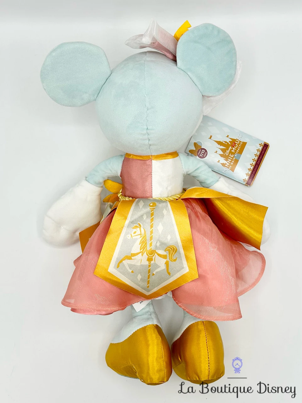 Peluche Minnie Mouse The Main Attraction 7 Sur 12 Prince Charming Regal Carrousel Disney Store 2020 Édition Limitée 43 Cm 6 Peluche Minnie Mouse The Main Attraction 7 Sur 12 Prince Charming Regal Carrousel Disney Store 2020 Édition Limitée 43 Cm – Image 4