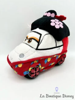 Peluche Okuni Cars 2 Disney Store Voiture Japon Geisha Rouge -Meilleur Jouets Magasin peluche okuni geisha cars 2 disney store voiture japon rouge 3 1