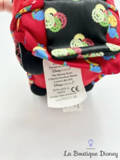 Peluche Okuni Cars 2 Disney Store Voiture Japon Geisha Rouge -Meilleur Jouets Magasin peluche okuni geisha cars 2 disney store voiture japon rouge 3 4