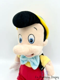 Peluche Pinocchio Disneyland Paris Disney Pantin De Bois 34 Cm 7 Peluche Pinocchio Disneyland Paris Disney Pantin De Bois 34 Cm -Meilleur Jouets Magasin peluche pinocchio disneyland paris disney rouge jaune 3