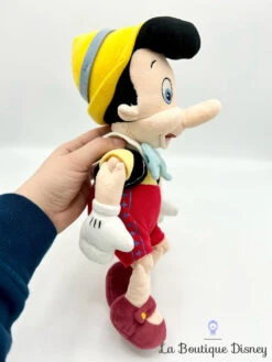 Peluche Pinocchio Disneyland Paris Disney Pantin De Bois 34 Cm 9 Peluche Pinocchio Disneyland Paris Disney Pantin De Bois 34 Cm -Meilleur Jouets Magasin peluche pinocchio disneyland paris disney rouge jaune 4