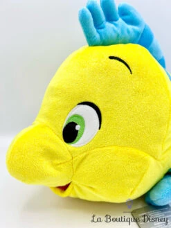 Peluche Polochon La Petite Sirène Disney Store 2023 Poisson Jaune Bleu 38 Cm 8 Peluche Polochon La Petite Sirène Disney Store 2023 Poisson Jaune Bleu 38 Cm -Meilleur Jouets Magasin peluche polochon brillant disney store peluche poisson jaune bleu la petite sirene 4