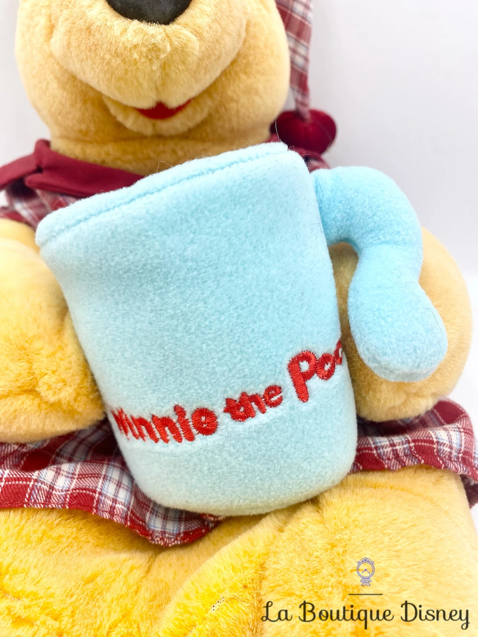 Peluche Range Pyjama Winnie L'Ourson Tasse Disneyland Paris Disney Pooh Vintage 52 Cm 5 Peluche Range Pyjama Winnie L'Ourson Tasse Disneyland Paris Disney Pooh Vintage 52 Cm – Image 3