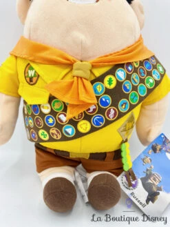 Peluche Russell Là Haut Disney Store ShopDisney Up Scout Explorateur 40 Cm 8 Peluche Russell Là Haut Disney Store ShopDisney Up Scout Explorateur 40 Cm -Meilleur Jouets Magasin peluche russell la haut disney store up garcon scout badge jaune 4