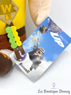 Peluche Russell Là Haut Disney Store ShopDisney Up Scout Explorateur 40 Cm 9 Peluche Russell Là Haut Disney Store ShopDisney Up Scout Explorateur 40 Cm -Meilleur Jouets Magasin peluche russell la haut disney store up garcon scout badge jaune 5