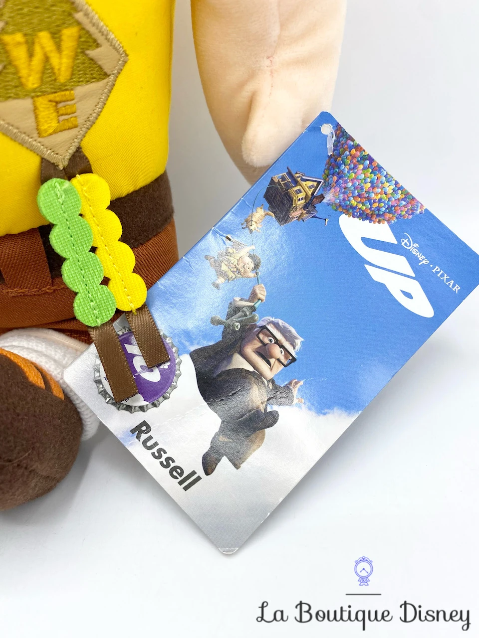 Peluche Russell Là Haut Disney Store ShopDisney Up Scout Explorateur 40 Cm 6 Peluche Russell Là Haut Disney Store ShopDisney Up Scout Explorateur 40 Cm – Image 4