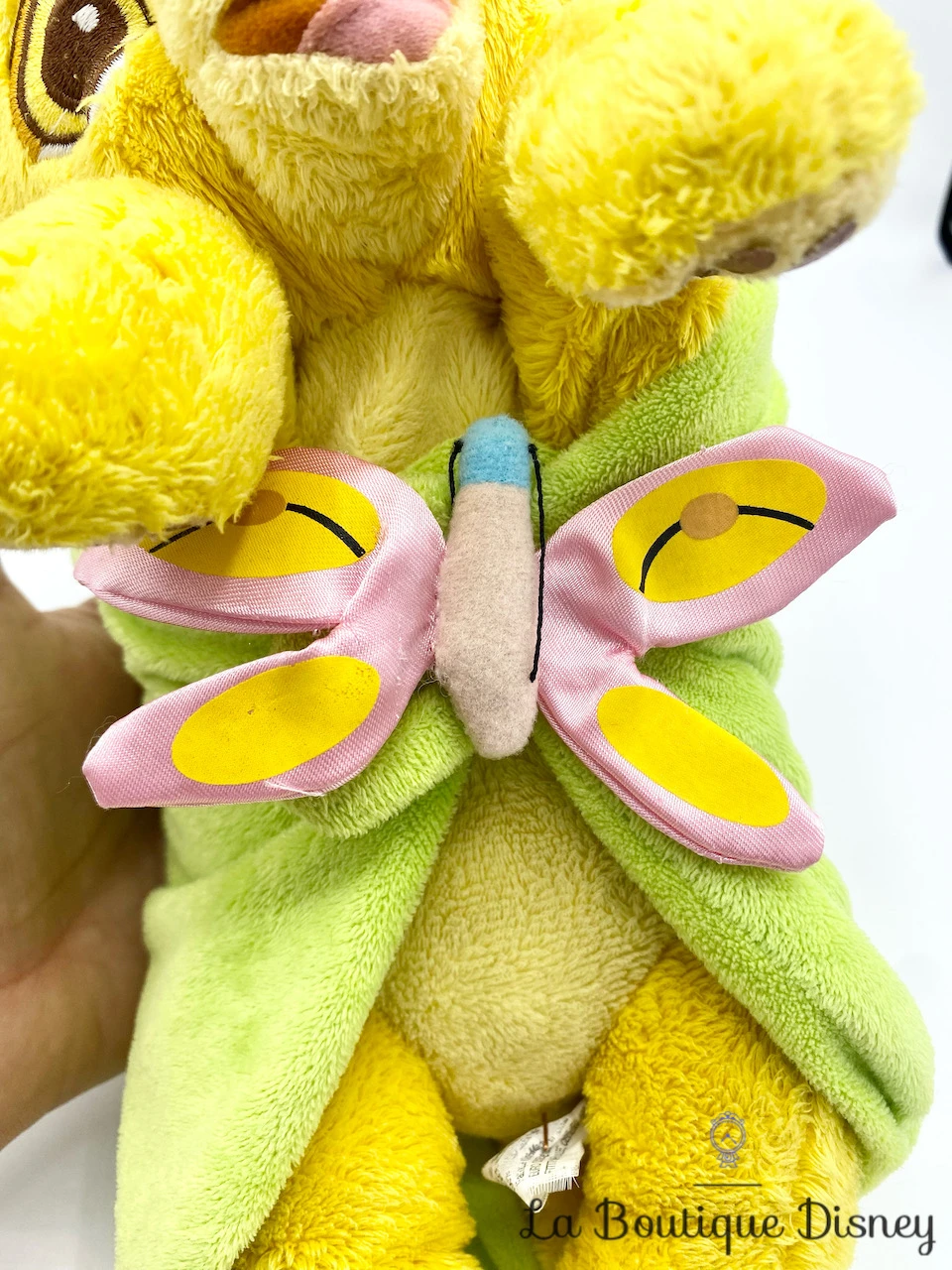 Peluche Simba Le Roi Lion Disney Babies Disneyland Paris Lion Couffin Couverture Verte Papillon 4 Peluche Simba Le Roi Lion Disney Babies Disneyland Paris Lion Couffin Couverture Verte Papillon – Image 2