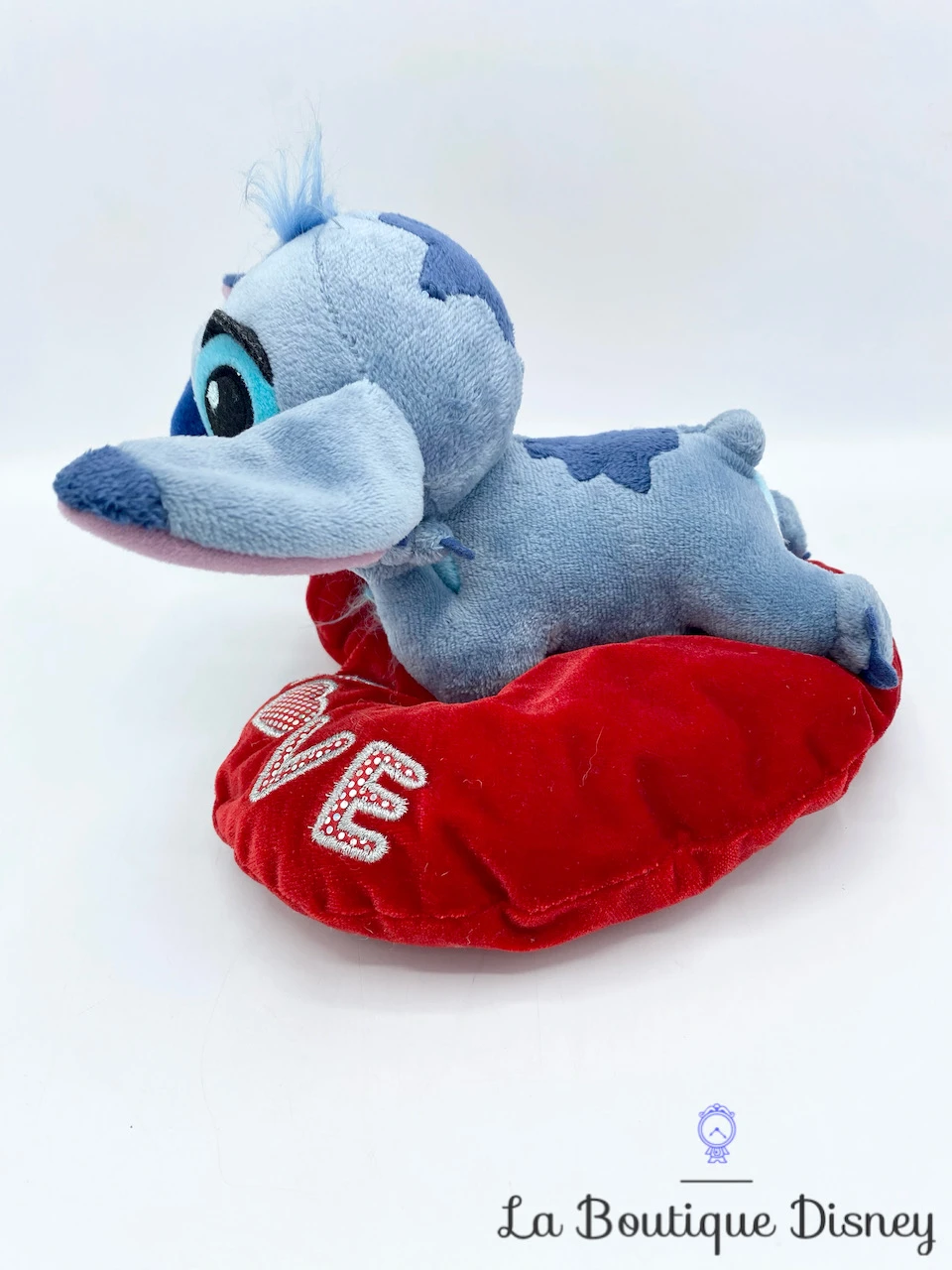 Peluche Stitch Love Disney Store Monstre Extraterrestre Coeur Rouge 4 Peluche Stitch Love Disney Store Monstre Extraterrestre Coeur Rouge – Image 2