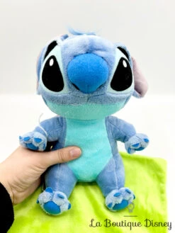 Peluche Stitch Disney Babies Disneyland Paris 2021 Monstre Bleu Couffin Couverture Guitare -Meilleur Jouets Magasin peluche stitch disney babies disneyland couverture couffin bebe 6