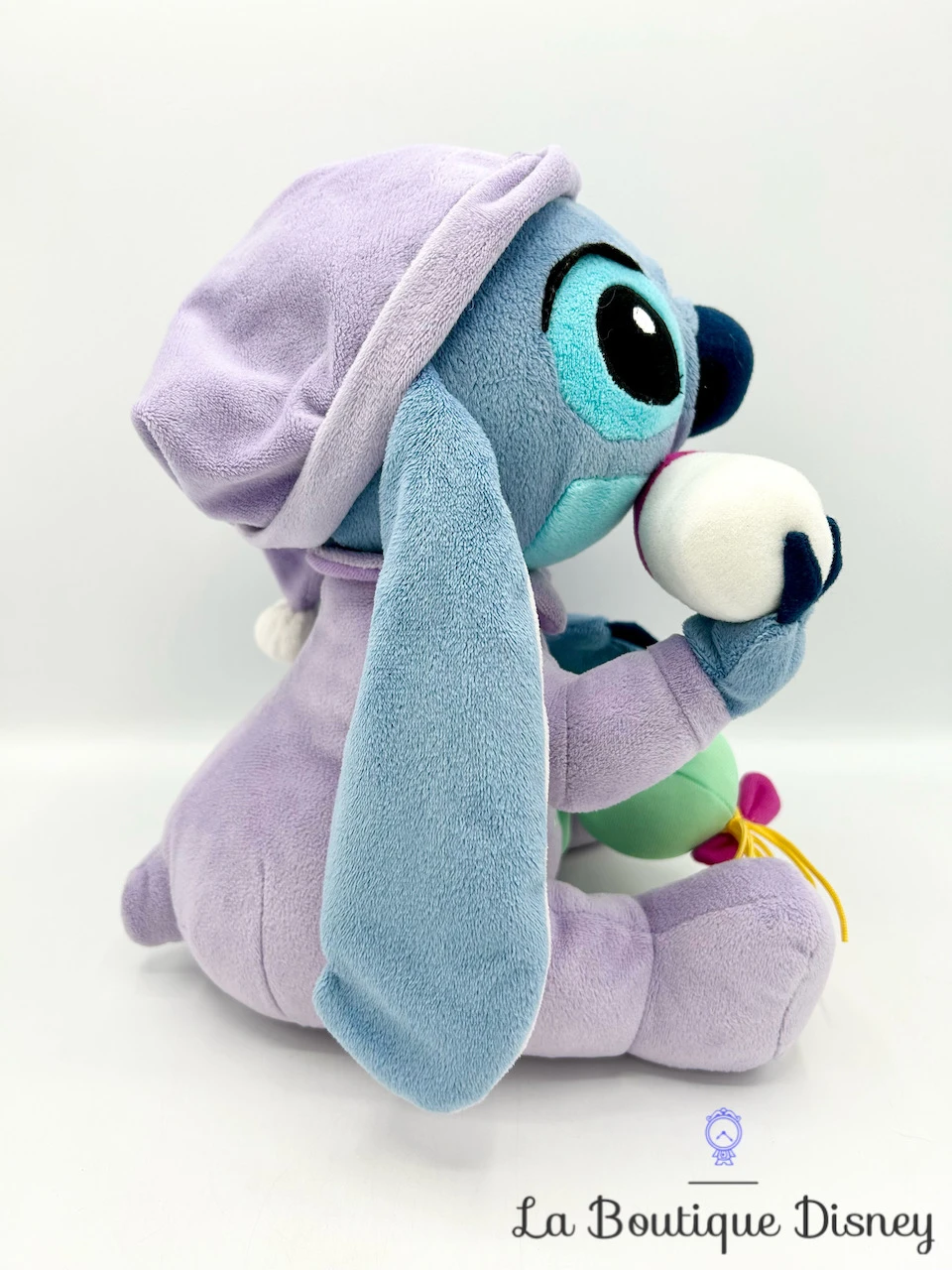 Peluche Stitch Souillon Disneyland Paris Disney Pyjama Violet Biberon 25 Cm 5 Peluche Stitch Souillon Disneyland Paris Disney Pyjama Violet Biberon 25 Cm – Image 3