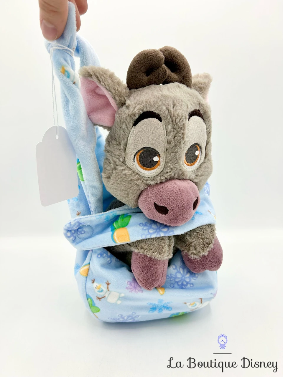 Peluche Sven Emmaillotée La Reine Des Neiges Disney Parks 2017 Renne Gris Couverture Cocon 30 Cm 7 Peluche Sven Emmaillotée La Reine Des Neiges Disney Parks 2017 Renne Gris Couverture Cocon 30 Cm – Image 5