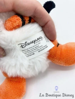 Peluche Tigrou Boule De Neige Disneyland Paris Disney Winnie L'Ourson Noël Bonnet Bleu 20 Cm -Meilleur Jouets Magasin peluche tigrou noel disneyland disney winnie ourson boule neige fourrure 4