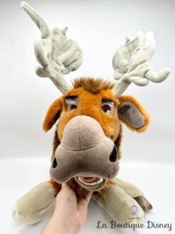 Peluche Truc Élan Frère Des Ours Disney Store Marron Grand Format XXL 54 Cm -Meilleur Jouets Magasin peluche truc elan frere des ours disney store truc muche marron renne 50 cm 5