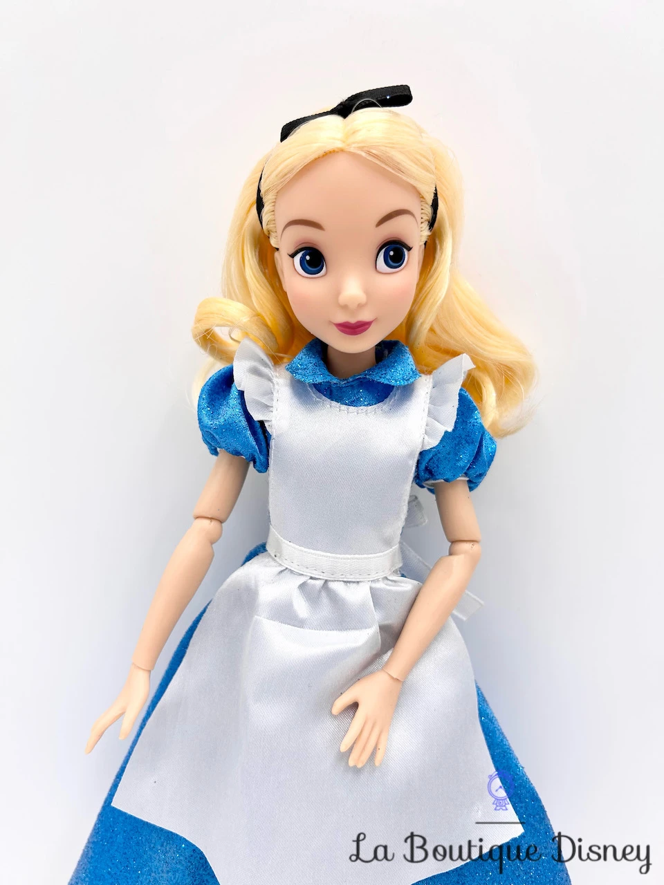 Poupée Alice Au Pays Des Merveilles Disney Store 2020 Mannequin Robe Bleu 28 Cm 4 Poupée Alice Au Pays Des Merveilles Disney Store 2020 Mannequin Robe Bleu 28 Cm – Image 2