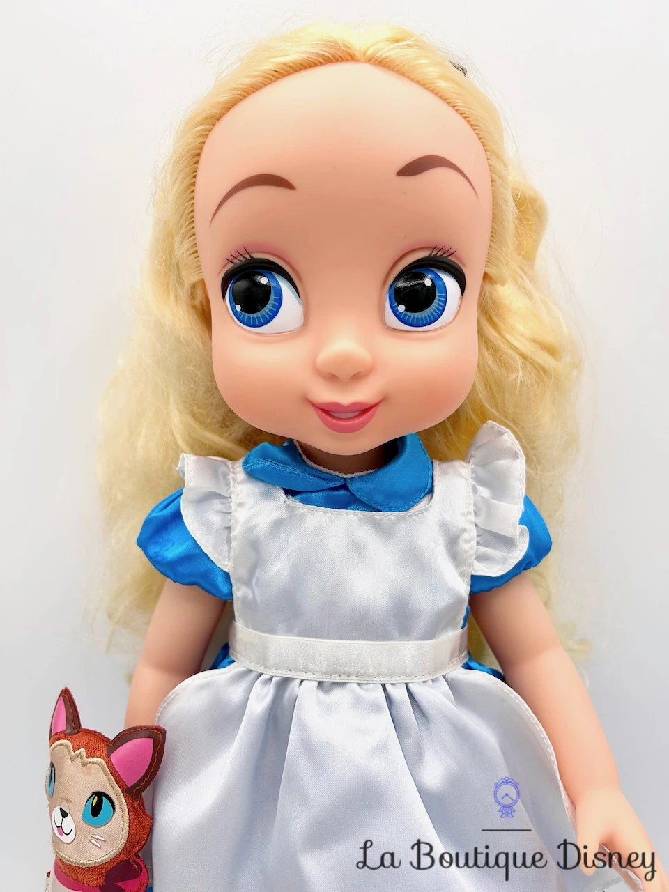 Poupée Alice Aux Pays Des Merveilles Animators Collection V3 Disney Store 2016 Dinah 40 Cm 4 Poupée Alice Aux Pays Des Merveilles Animators Collection V3 Disney Store 2016 Dinah 40 Cm – Image 2