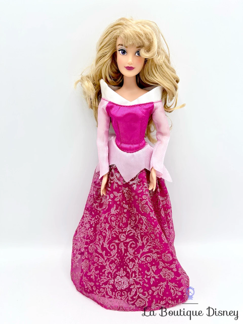 Poupée Aurore La Belle Au Bois Dormant Disney Store Princesse Rose 30 Cm 6 Poupée Aurore La Belle Au Bois Dormant Disney Store Princesse Rose 30 Cm – Image 4