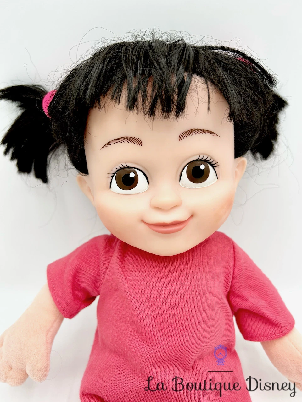 Poupée Bouh Monstres Et Cie Disney Store Boo Petite Fille Couettes Rose 36 Cm 4 Poupée Bouh Monstres Et Cie Disney Store Boo Petite Fille Couettes Rose 36 Cm – Image 2