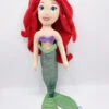 Poupée Chiffon Ariel La Petite Sirène Disneyland Paris Disney Peluche 52 Cm 1 Poupée Chiffon Ariel La Petite Sirène Disneyland Paris Disney Peluche 52 Cm -Meilleur Jouets Magasin poupee chiffon ariel la petite sirene disney peluche rouge queue verte 3