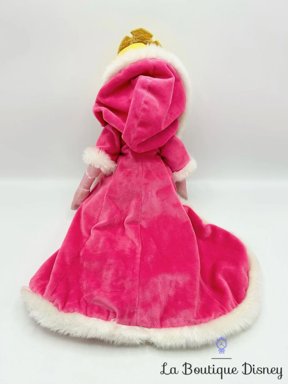 Poupée Chiffon Aurore La Belle Au Bois Dormant Hiver Disney Store 2008 Peluche Princesse Rose Manteau Cape 52 Cm 5 Poupée Chiffon Aurore La Belle Au Bois Dormant Hiver Disney Store 2008 Peluche Princesse Rose Manteau Cape 52 Cm – Image 3