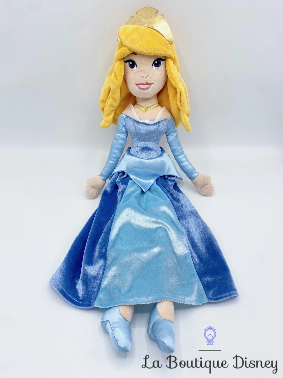 Poupée Chiffon Aurore Hiver Disney Store 2014 La Belle Au Bois Dormant Peluche Princesse Cape Manteau Bleu 52 Cm 4 Poupée Chiffon Aurore Hiver Disney Store 2014 La Belle Au Bois Dormant Peluche Princesse Cape Manteau Bleu 52 Cm – Image 2